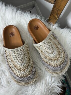The Sak Crochet Slide Mules in Cream, Tan and Gray Size 8